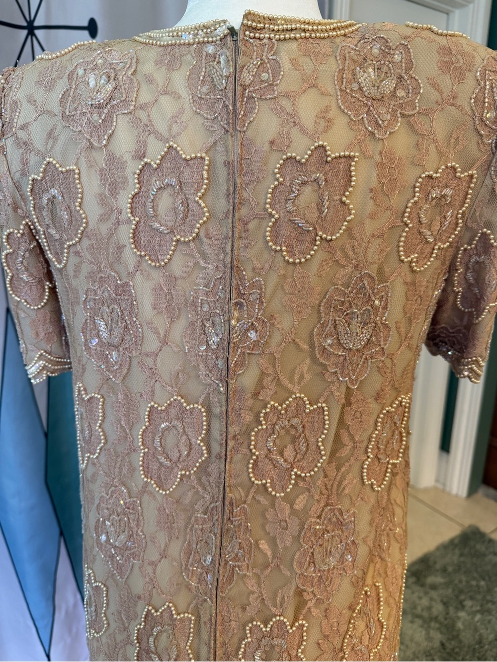 Elegant Tan/Cream Lace Beaded Midi Dress… Beautiful condition! - Picture 4 of 9